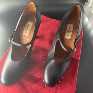 $945 Valentino Soul Rockstud Black Heels 38